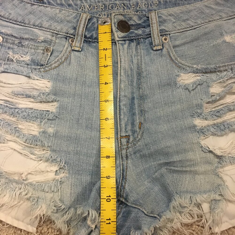 American Eagle Hilda Distressed Denim Shorts Size 6 Faded Blue - Picture 14 of 15